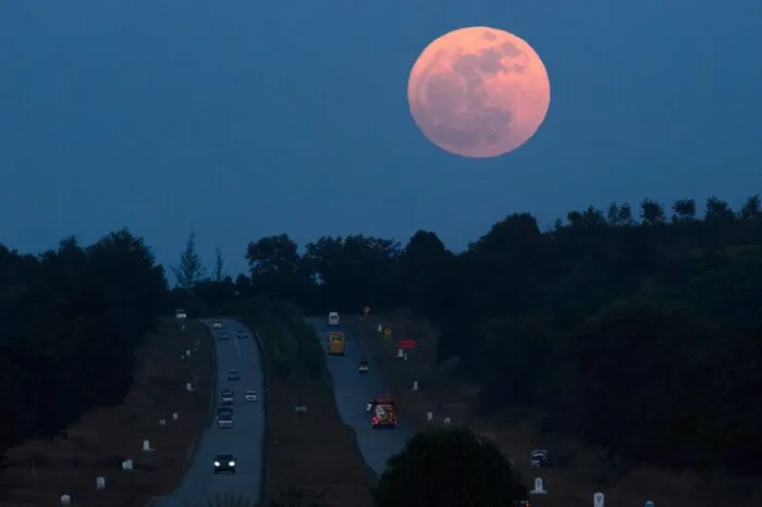 In der Astronomie gibt es den Begriff "Supermond" nicht. Yangon, Myanmar