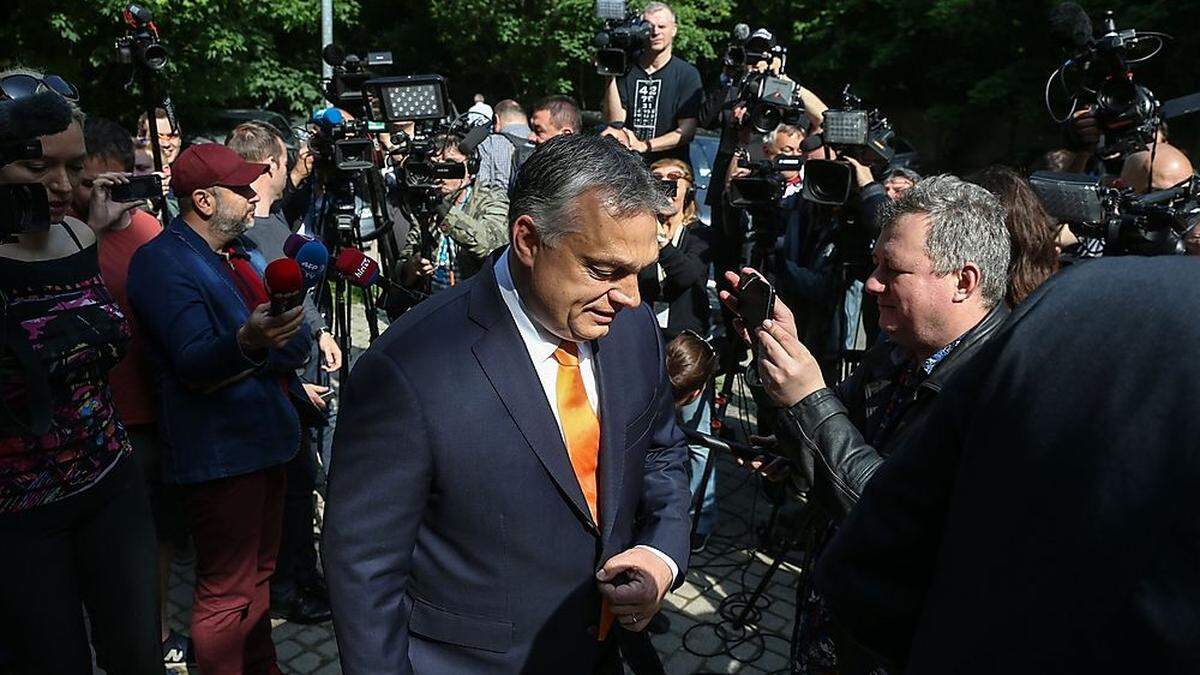 Der ungarische Regierungschef Viktor Orban erklärte am Sonntag bei der Stimmabgabe, er habe auf das &quot;italienische Modell umgesattelt&quot;