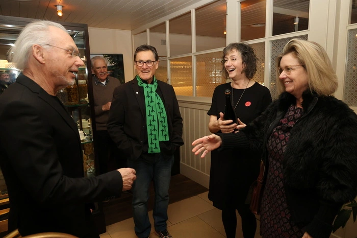 Anna und Albert Neumeister begrüßten auch das Künstlerpaar Karin und Anton Schnurrer.