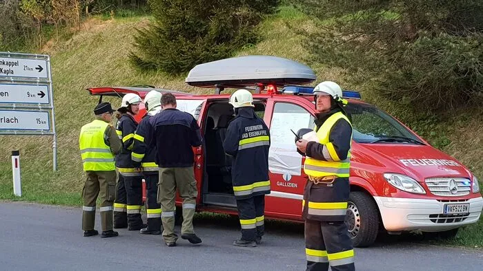 Die Feuerwehren aus Gallizien, Sittersdorf und Eisenkappel-Vellach übten einen Wirtschaftsbrand, auch zwei vermisste Personen mussten geborgen werden.