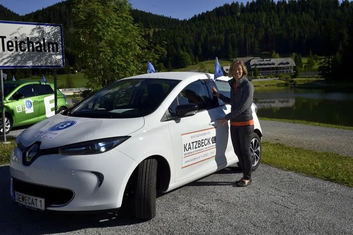 Bei dieser 460 Kilometer langen Route wurde an zehn Orten ein Stop eingelegt, zahlreiche Besucher konnten sich dabei über die Elektromobilität informieren.