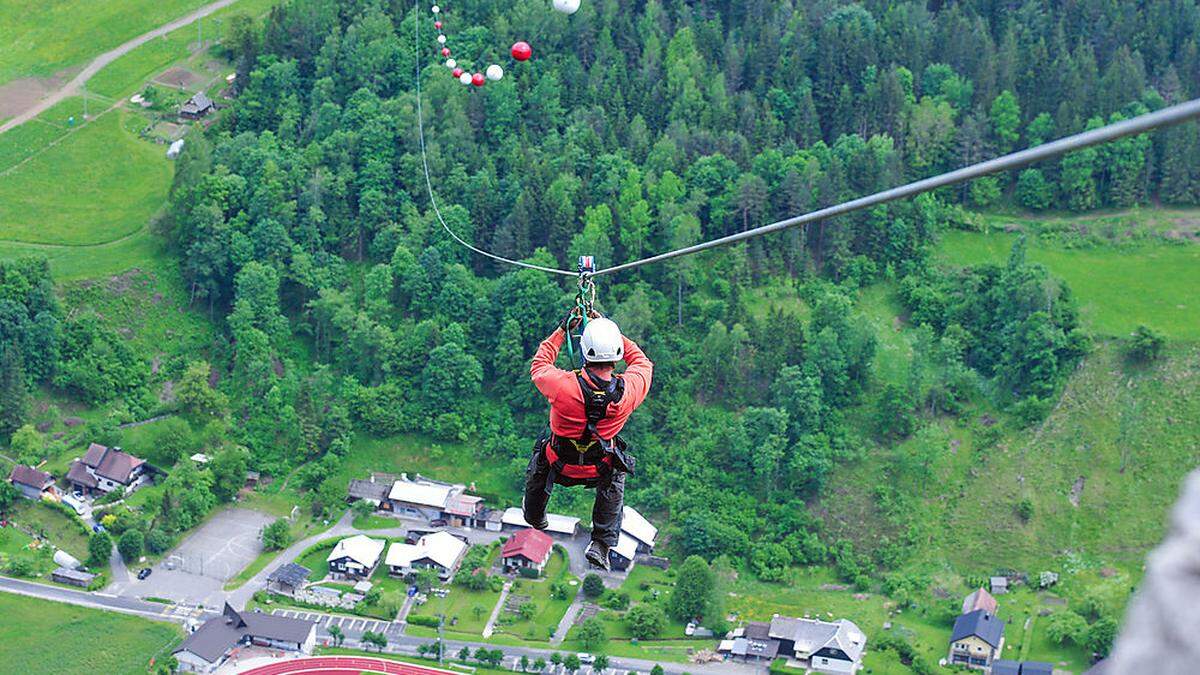 1260 Meter kann man auf der Zipline ins Tal gleiten