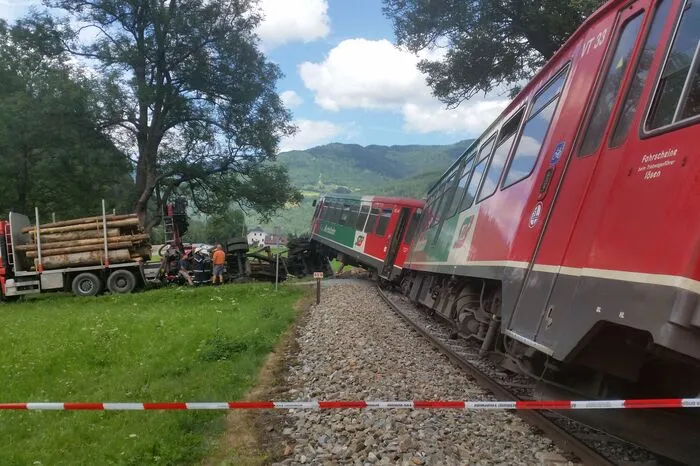 Der Schaden ist enorm, die Bahnverbindung ist bis auf Weiteres unterbrochen.