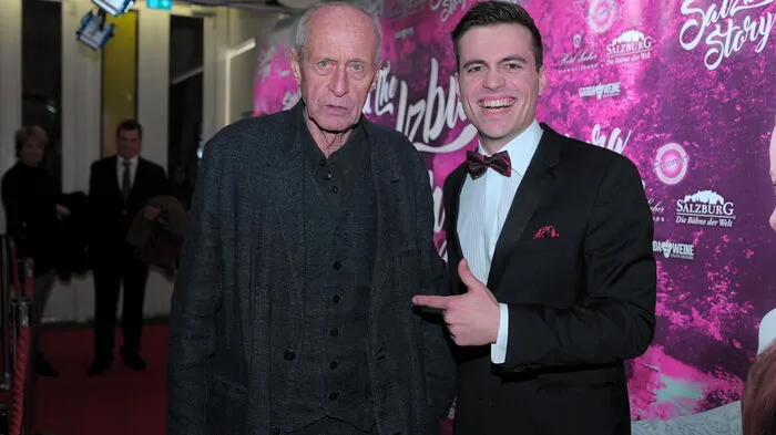 Produzent Alexander Peter Lercher mit Schauspieler Heinz Trixner. „The Salzburg Story“ ist eine kulturübergreifende Liebesgeschichte eines jungen neurotischen österreichischen Komponisten (Millen) der sich in eine Amerikanerin verliebt.