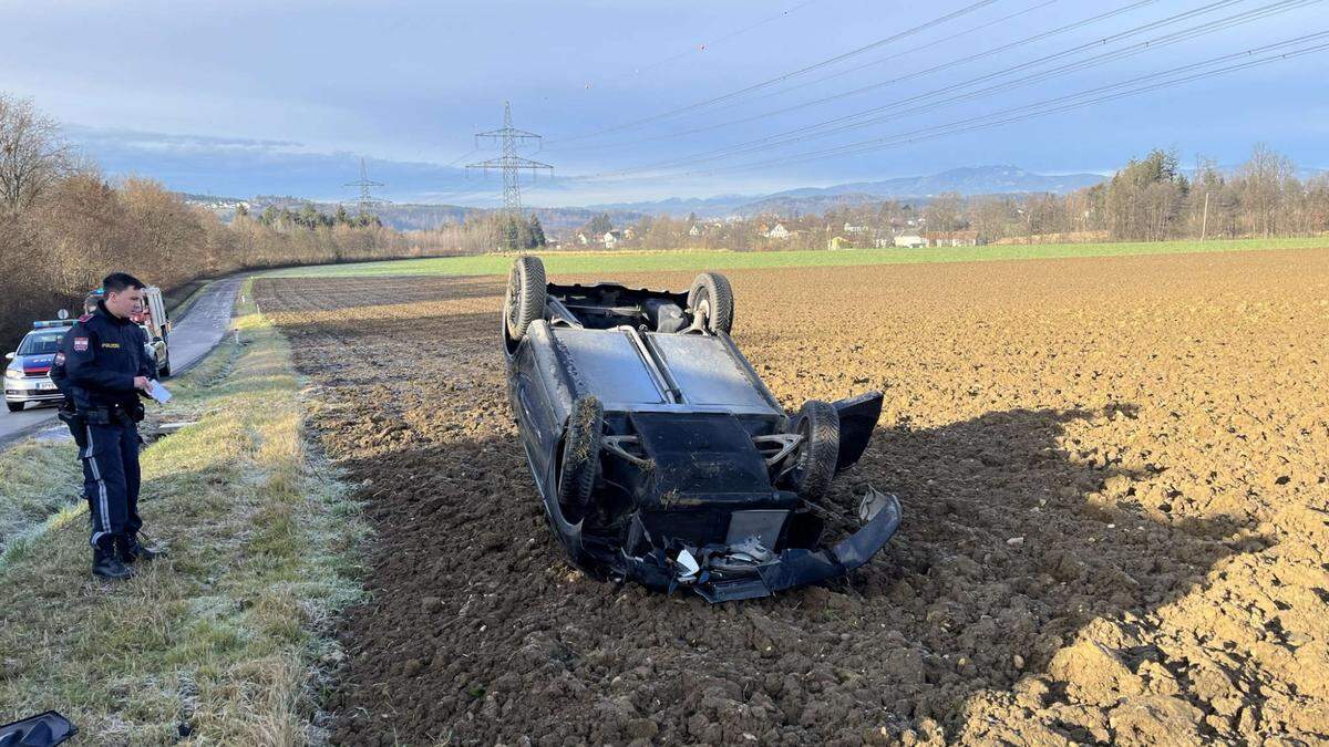 Mit einem Kleinwagen überschlug sich eine Lenkerin am Freitag in Hofstätten