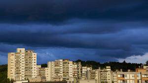 Gewitterwolken über Grazer Hochhäusern  | Gewitterwolken über Graz 