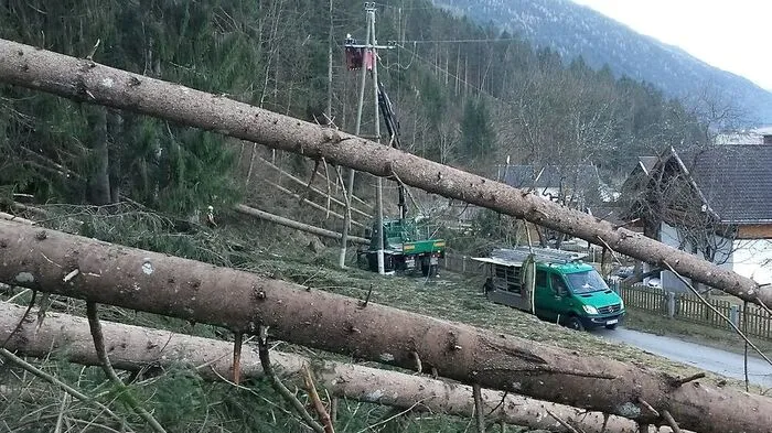 Kelag-Monteure im Einsatz in Wöllatratten