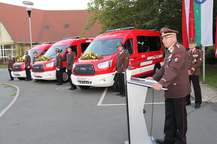 Die Feuerwehrfahrzeuge sind jedoch, den Anforderungen der jeweiligen Wehr entsprechend, unterschiedlich ausgestattet.