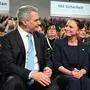 ABD0226_20240126 - WELS - ÖSTERREICH: Bundeskanzler Karl Nehammer (ÖVP) und seine Frau Katharina Nehammer am Freitag, 26. Jänner 2024, anl. der Präsentation der ÖVP "Österreichplan" in der Messe Wels. - FOTO: APA/HELMUT FOHRINGER