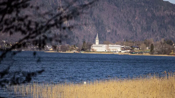 Blick auf das Stift Ossiach