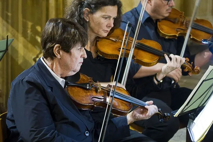Beiden Solisten war die Leidenschaft zur Musik ins Gesicht geschrieben. Stürmischer Applaus wurde durch Zugaben belohnt.