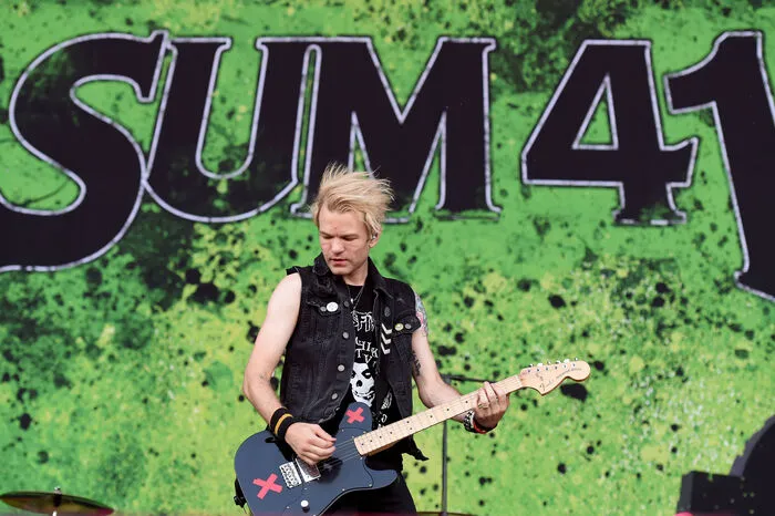 Gemeinsam mit den Kollegen der Punkrockband Sum 41 sorgte Whibley für Stimmung