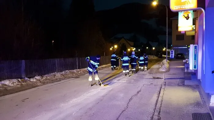 Ölspur musste gebunden werden