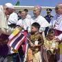 Der Papst bei seiner Ankunft am Militärterminal des Don-Muang-Flughafens