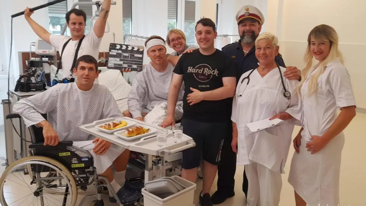 Bei den Dreharbeiten mit Jazz Gitti (2. v. r.)