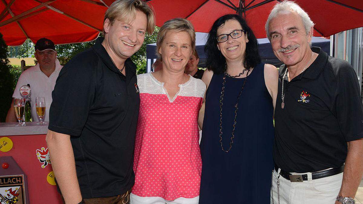 Die Faschingsgilde grillte mit Freunden. Andreas Majoran, Andrea Rothmayer, Manuela Ofner und Franz Klein- bichler hatten Spaß