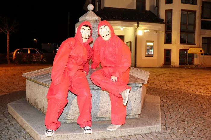Bitte klicken Sie sich durch die Bilder!