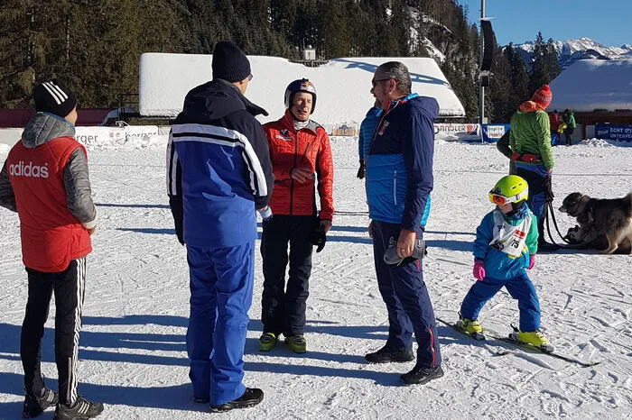 Nach der ganzen Aufregung darf jeder Nachwuchsspringer auch seine eigene Goldi Talente Cup Startnummer, eine Urkunde und einen Preis mit nach Hause nehmen.
