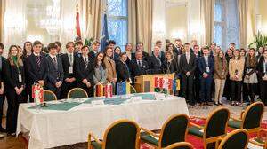 Das österreichische Jugendparlament im weißen Saal der Grazer Burg
