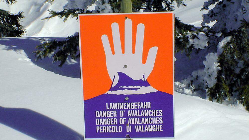 Wer im alpinen Gelände unterwegs ist, sollte Lawinenwarnungen ernst nehmen