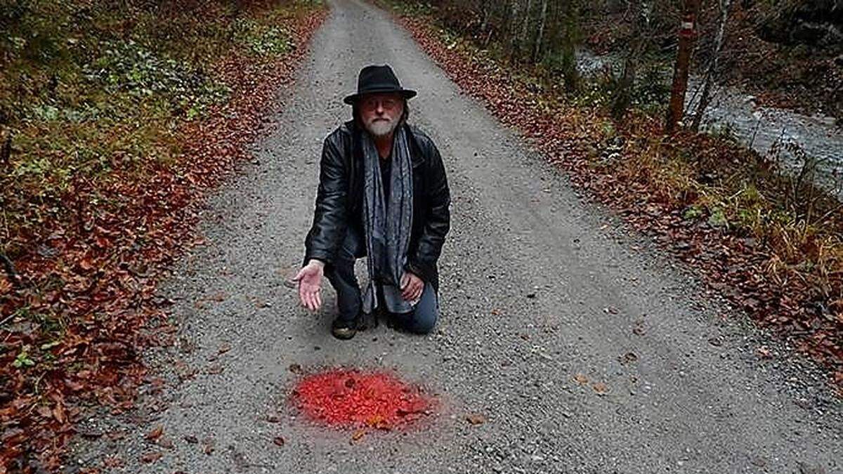 Künstler Johannes Angerbauer: "Als ich nur noch dieses Loch vorfand, traf mich der Schlag! Ein echtes Schlagloch."