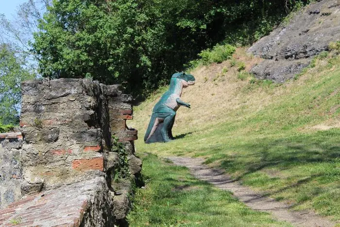 Der zwei Meter hohe Dinosaurier war der Höhepunkt des Parkours