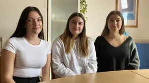 Die Schülerinnen Nina Perner, Bianca Koch und Jennifer Grain-Hainz (v.l.n.r) organisierten im Rahmen ihrer Diplomarbeit den Besuch des Workshops "Es passiert, bevor es passiert"