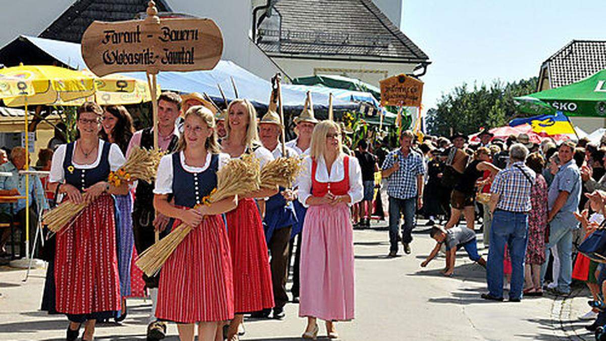 Eröffnet wird das Farant-Straßenfest mit einem Umzug