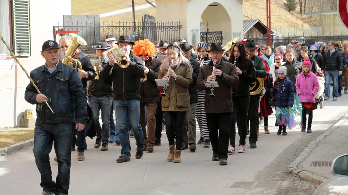 Klicken Sie sich durch die Fotos vom Umzug und dem "Faschingverbrennen" in Geistthal (Gemeinde Geistthal-Södingberg)!