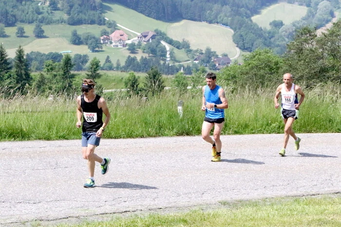 Während der 28-jährige Steuerberater aus Himmelberg 56.20 Minuten für die 10, 9 Kilometer lange Bergstrecke von Brückl nach Diex benötigte, traf die 41-jährige Physiotherapeutin aus St. Salvator nach 1.11.39 Stunden im Ziel ein. 