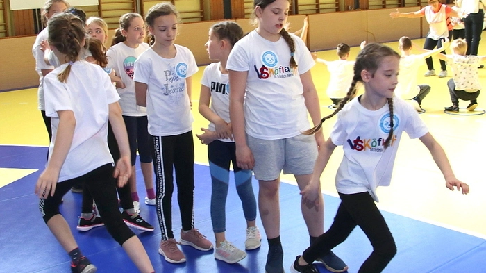 Und das ServusTV hat es sich zur Aufgabe gemacht, mit diesem Konzept „Beweg dich schlau“ möglichst viele Vereinstrainer und vor allem Kinder zu erreichen.