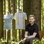 Emanuel Burger stellt mit &quot;Wood Fashion&quot; Kleidung vollständig aus Holzfasern her