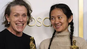 Beste Hauptdarstellerin, beste Regisseurin: Frances McDormand und Chloé Zhao triumphieren mit "Nomadland"