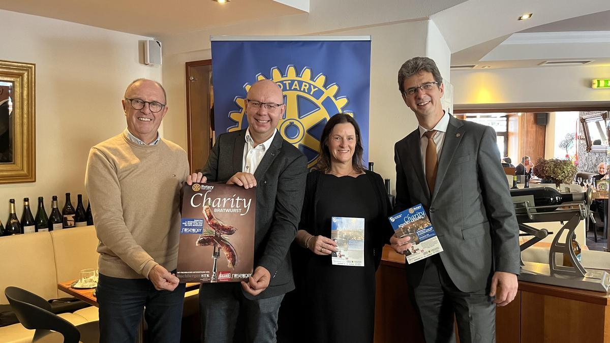 Engelbert Krasser, Präsident des Rotary Club Leibnitz (r.), und Renate Andrae-Heil, Vereinsobfrau LIFFT (2. v. r.), freuen sich auf die Benefiz-Adventlesung am 14. Dezember