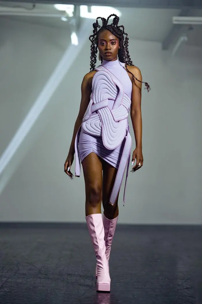 Colin Horgans Designs gab es auch am realen Laufsteg zu sehen