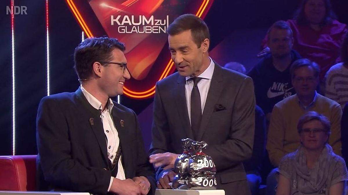 Stefan Mossauer und Moderator Kai Pflaume in der TV-Show