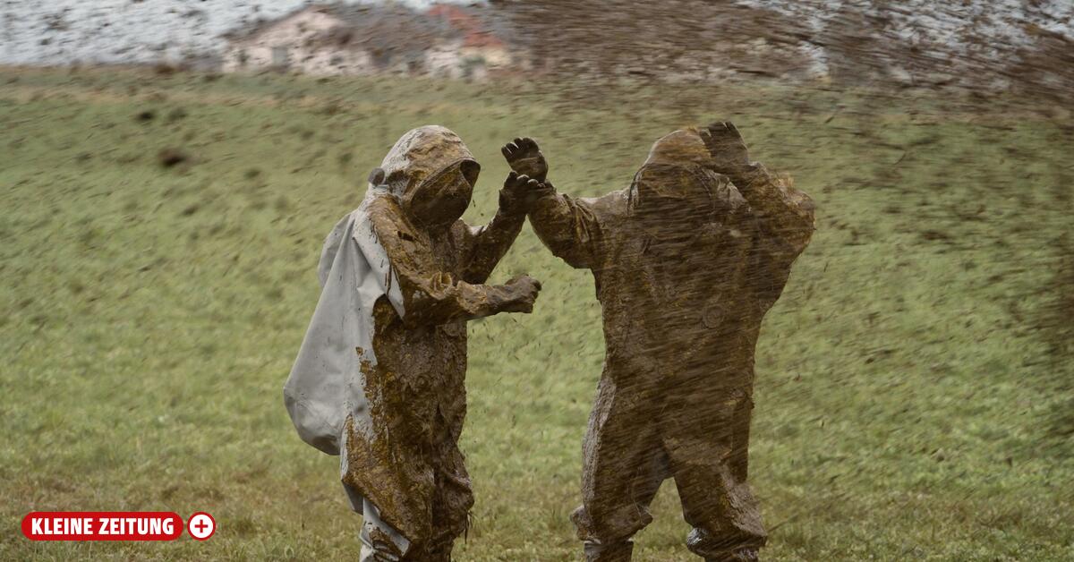 Dirty Dancing: Styrian 45-man fire brigade goes viral with 