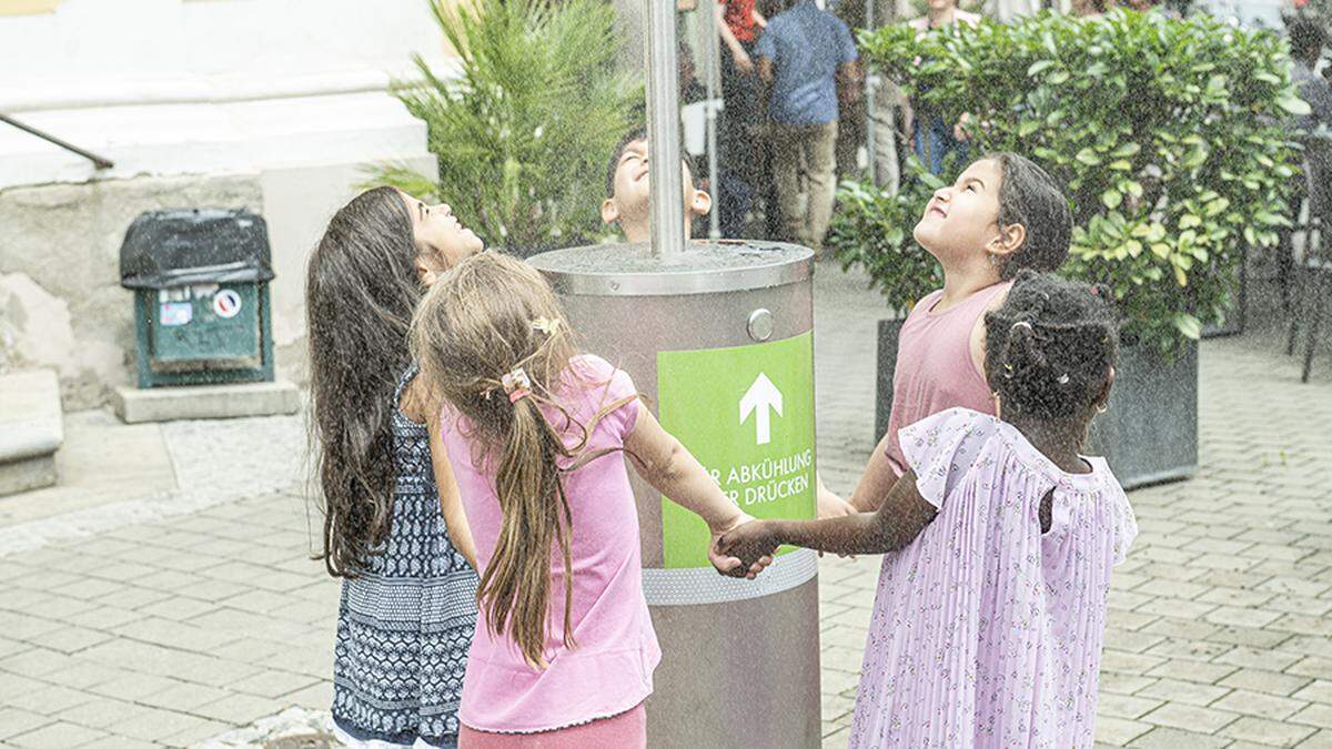 Begehrte Abkühlung an heißen Tagen: Drei solcher &quot;Wasserwolken&quot; schaffen kurzfristig Abhilfe