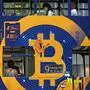Bitcoin-Werbung auf einer Bahn in Hongkong