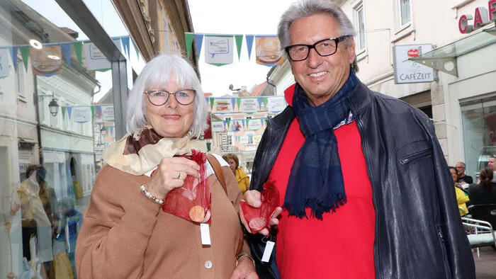 "So und jetzt gehen wir in die Tiebelstadt zum Shoppen" sagte Annemarie Auer zu ihrem Ehemann Herbert Auer.