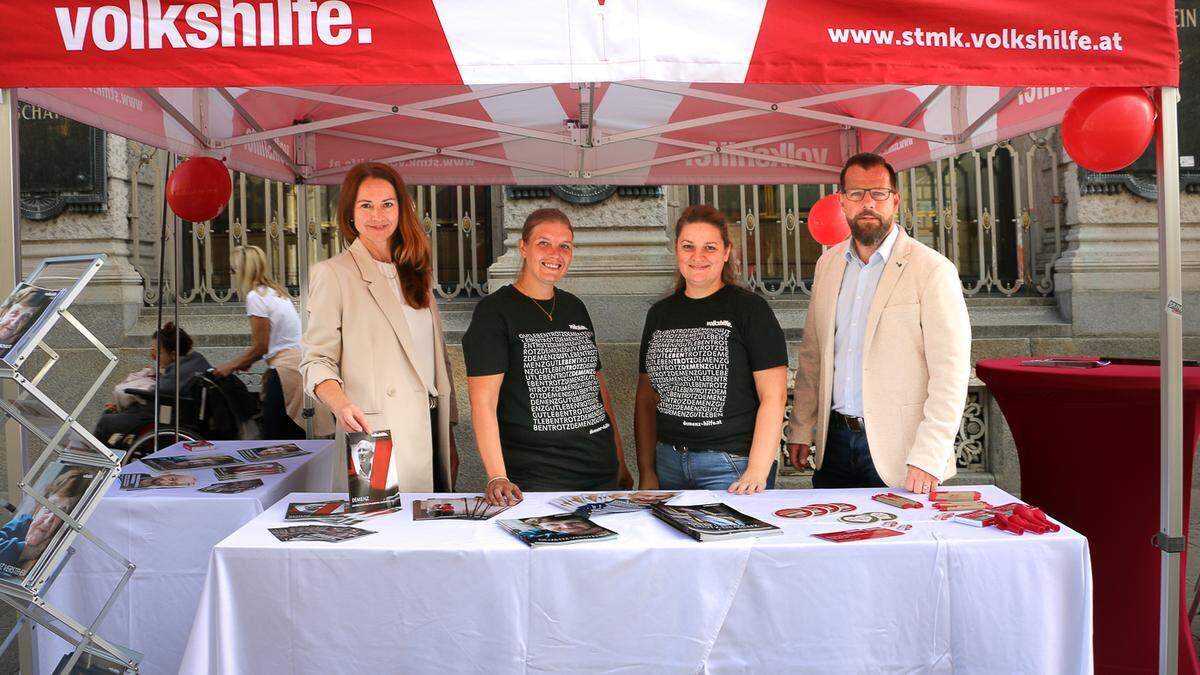 Am <strong>21.09.2023</strong> – dem Weltalzheimertag – wurde bei einem nformationsstand der Volkshilfe Steiermark mit zwei <strong>Demenzexpert:innen </strong>über alle Angebote im Bereich Demenz inkl. dem Demenzhilfefonds informiert