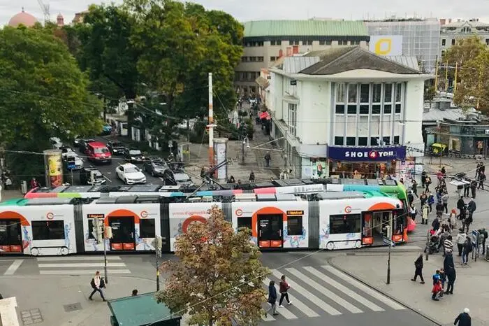 Da der Unfall direkt auf der Kreuzung mit dem Joanneumring auf Höhe Jakominiplatz und Eisernes Tor passierte, wurde Stau befürchtet.