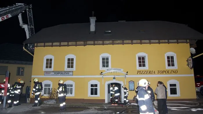 Ein Brüderpaar konnte sich selber retten, ein Mann musste von der Feuerwehr befreit werden.
