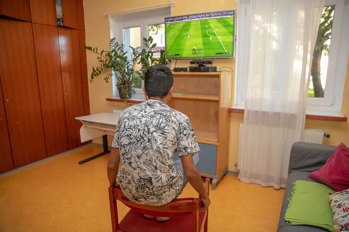 Im Jugendzentrum St. Ruprecht können die Kinder und Jugendlichen mit der X-Box spielen ...