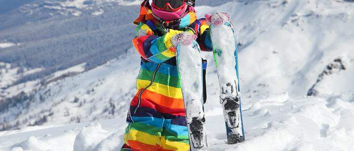 Kinder wachsen aus ihrer Skiausrüstung rasch heraus, das kann teuer werden