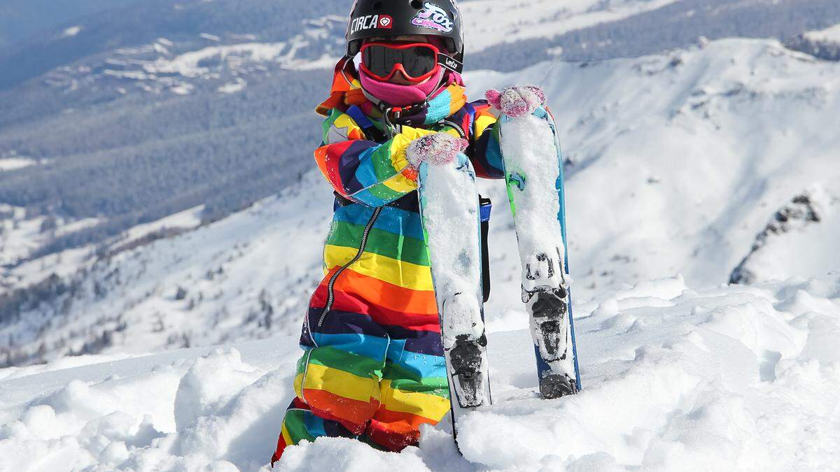 Kinder wachsen aus ihrer Skiausrüstung rasch heraus, das kann teuer werden