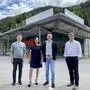Armin Egger, Melanie Golob, Bürgermeister Michael Maier und Landschaftsarchitekt Andreas Winkler vor dem zukünftigen Einsatzzentrum in Radenthein