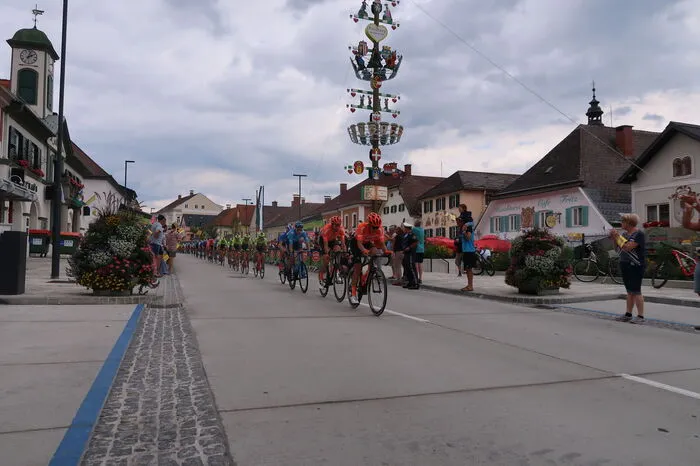 Die Rennfahrer sind flott durch die Stadt geradelt. Nächstes Ziel war Frohnleiten.