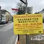 Von Westen kommend ist der Hauptplatz teilweise befahrbar