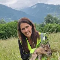 Yvonne Linder (47) ist ehrenamtliche Rehkitzretterin in Lienz